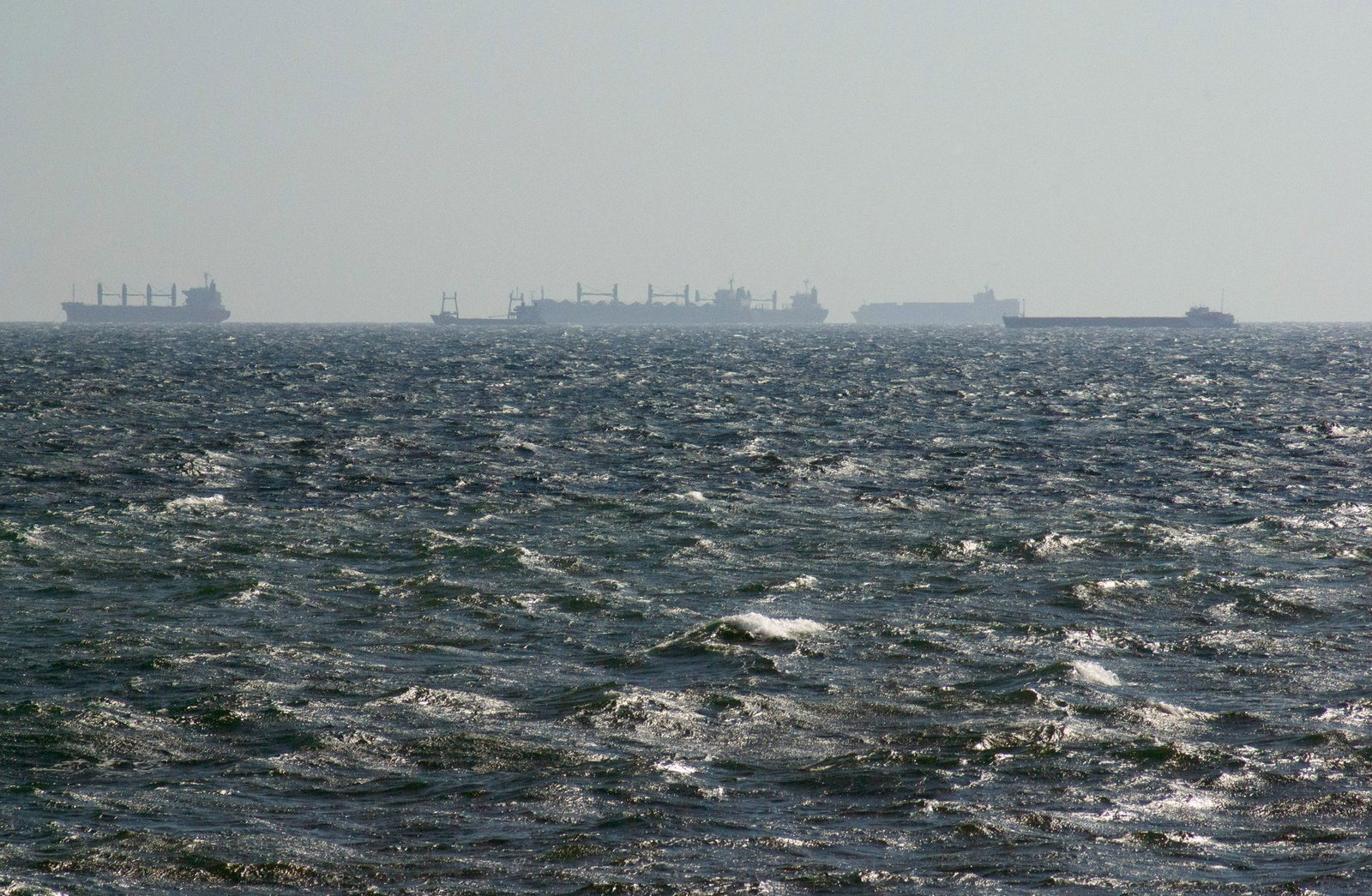 Ein Handelsschiff ist im Schwarzen Meer verunglückt. (Symbolbild)