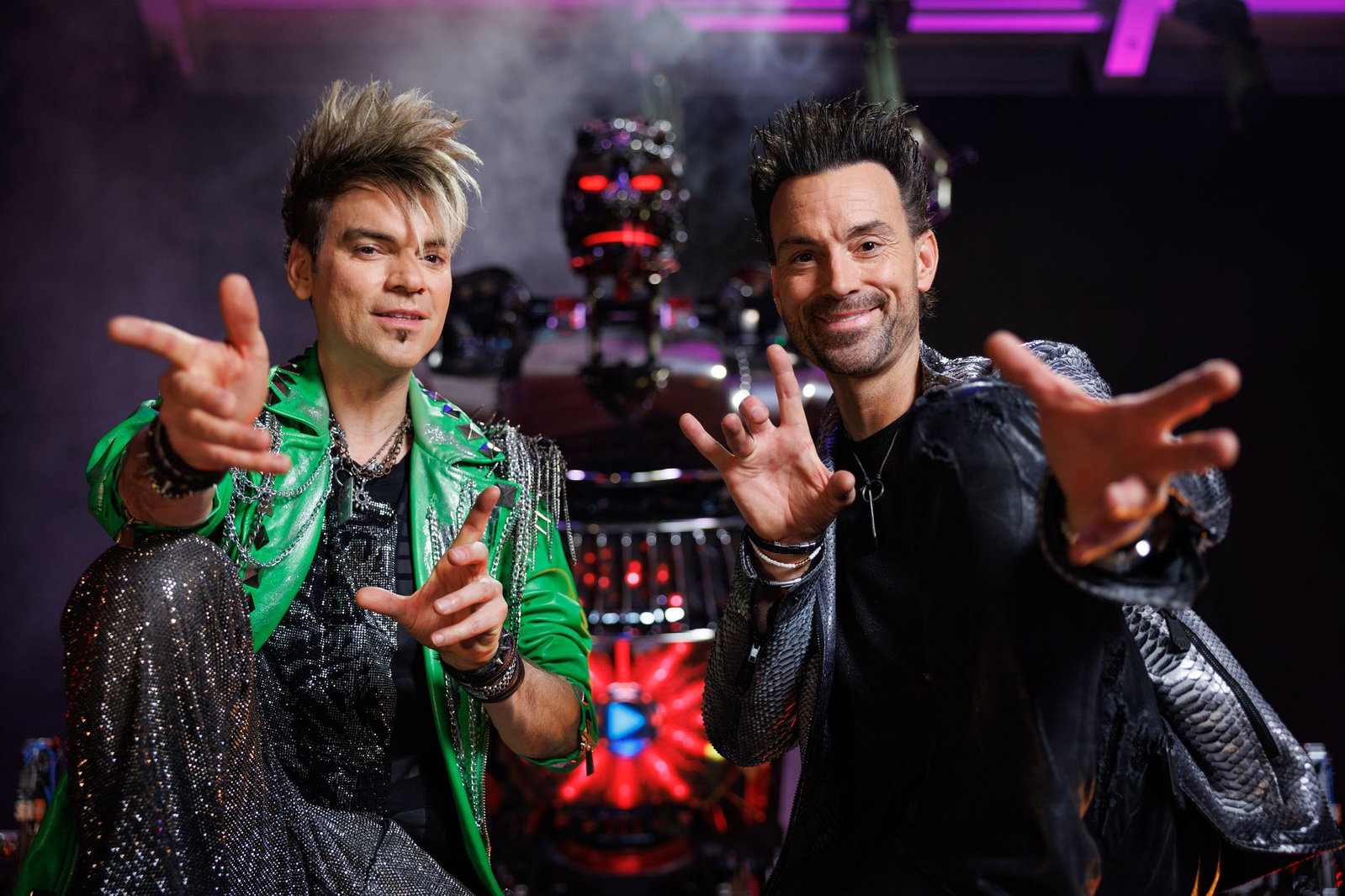  Das Zauber-Duo hat einen riesigen Roboter für seine Shows konstruiert.