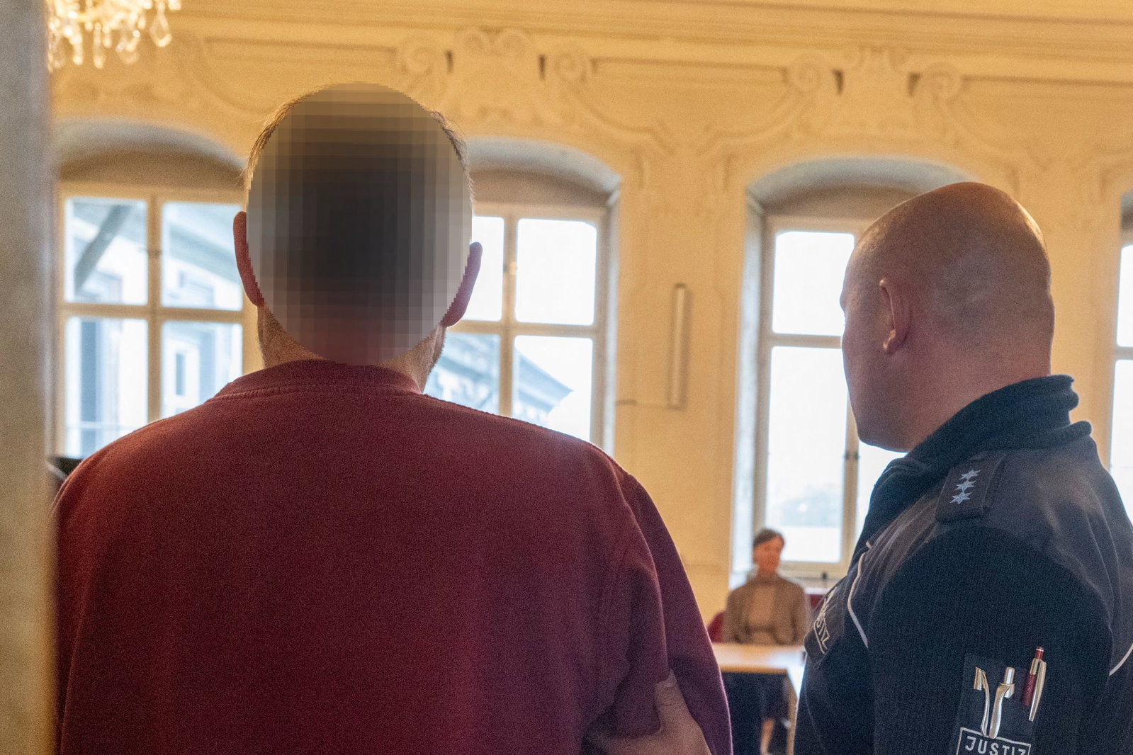 Die Eltern sind unter anderem wegen schweren sexuellen Missbrauchs der Tochter vor Gericht.