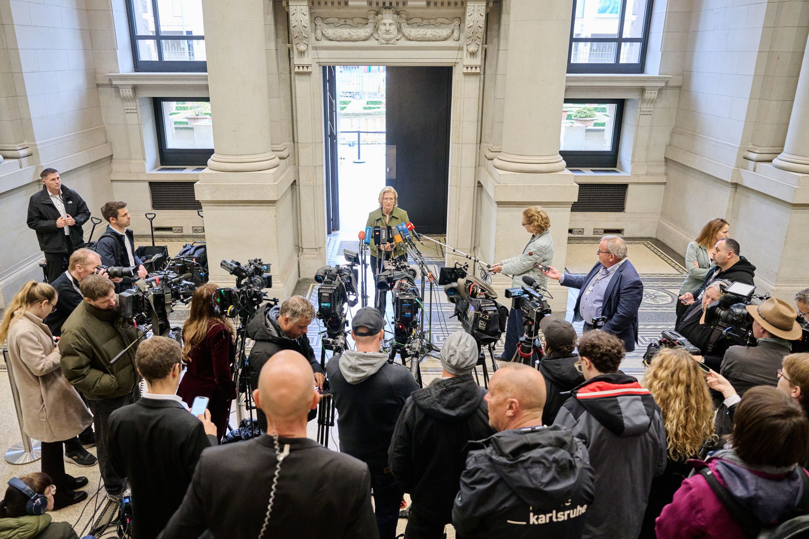 Saarland und Mecklenburg-Vorpommern wollen auch eine Entlastung bei den hohen Heizölpreisen.