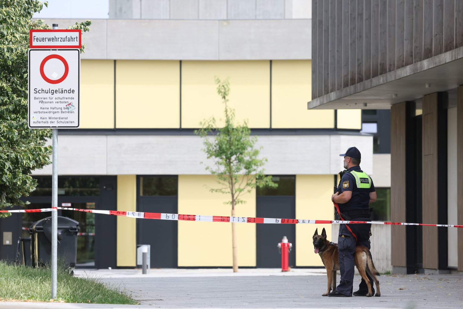 Bei dem Angriff am Welfen-Gymnasium waren zwei 13 Jahre alte Schülerinnen schwer verletzt worden. (Archivbild)