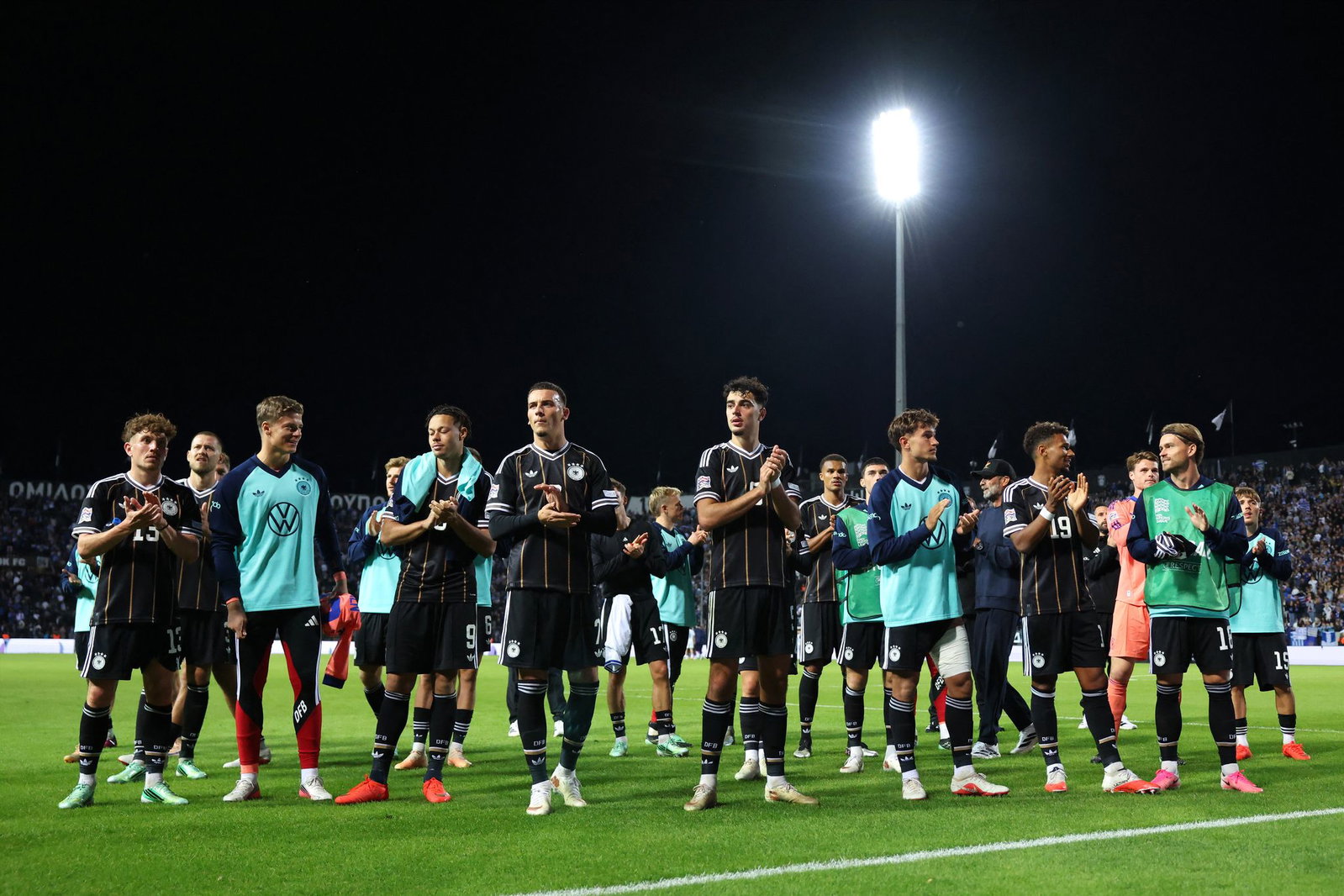 Die deutsche Nationalmannschaft nach dem 0:0 in Griechenland. 