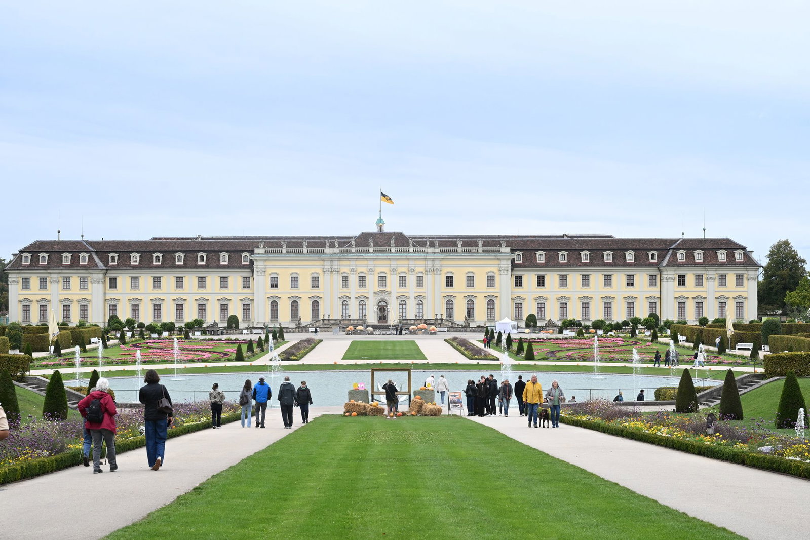 Der weitläufige Schlossgarten zieht jedes Jahr Zehntausende Besucher an. (Archivbild) 