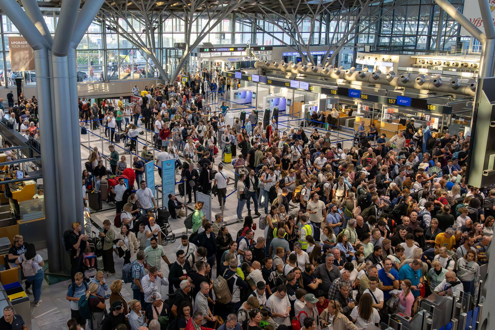 Wegen eines Polizeieinsatzes wurde der Flugverkehr am Stuttgarter Flughafen vorübergehend eingestellt. 