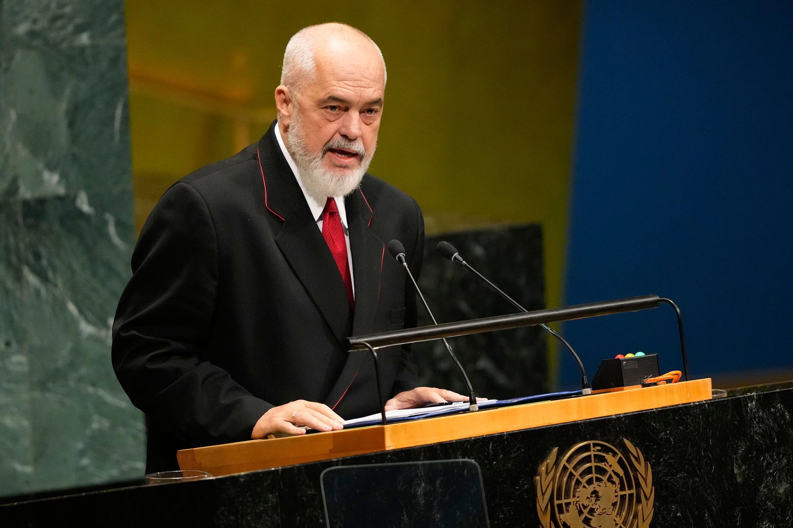 Edi Rama erklärte, er wolle auf die Sorgen der Demonstrierenden eingehen. 