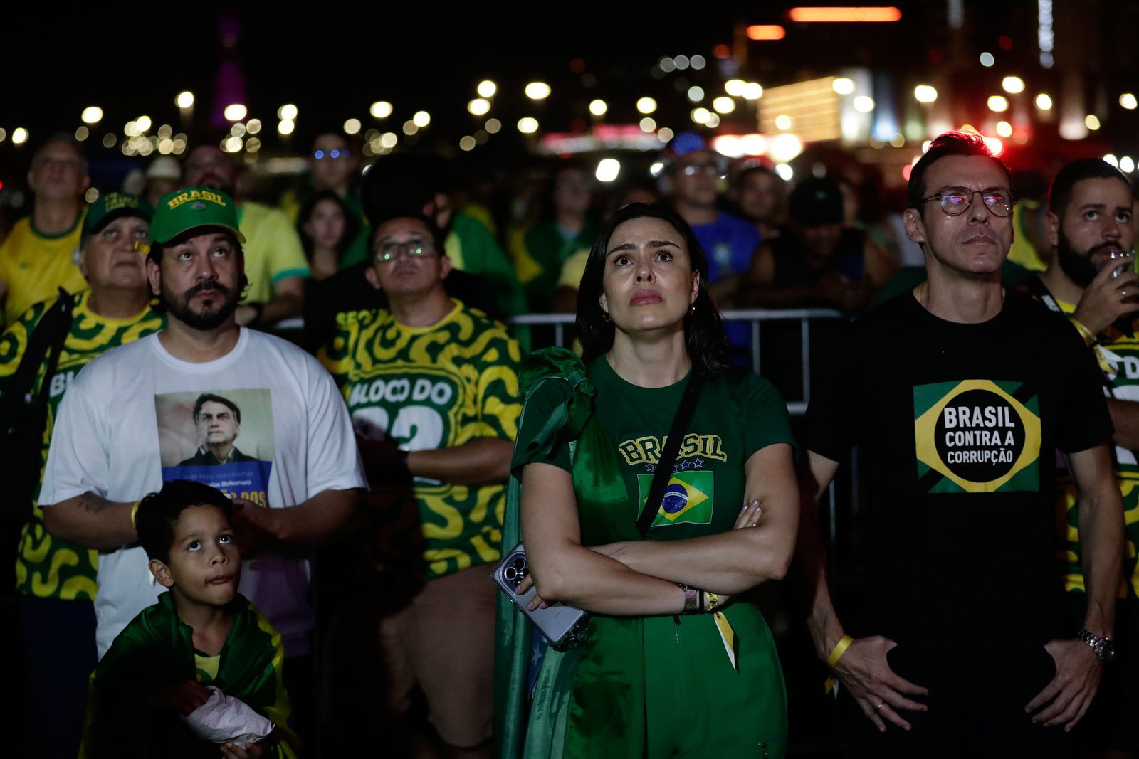 Anhänger des rechten Herausforderers Flávio Bolsonaro reagierten fassungslos.