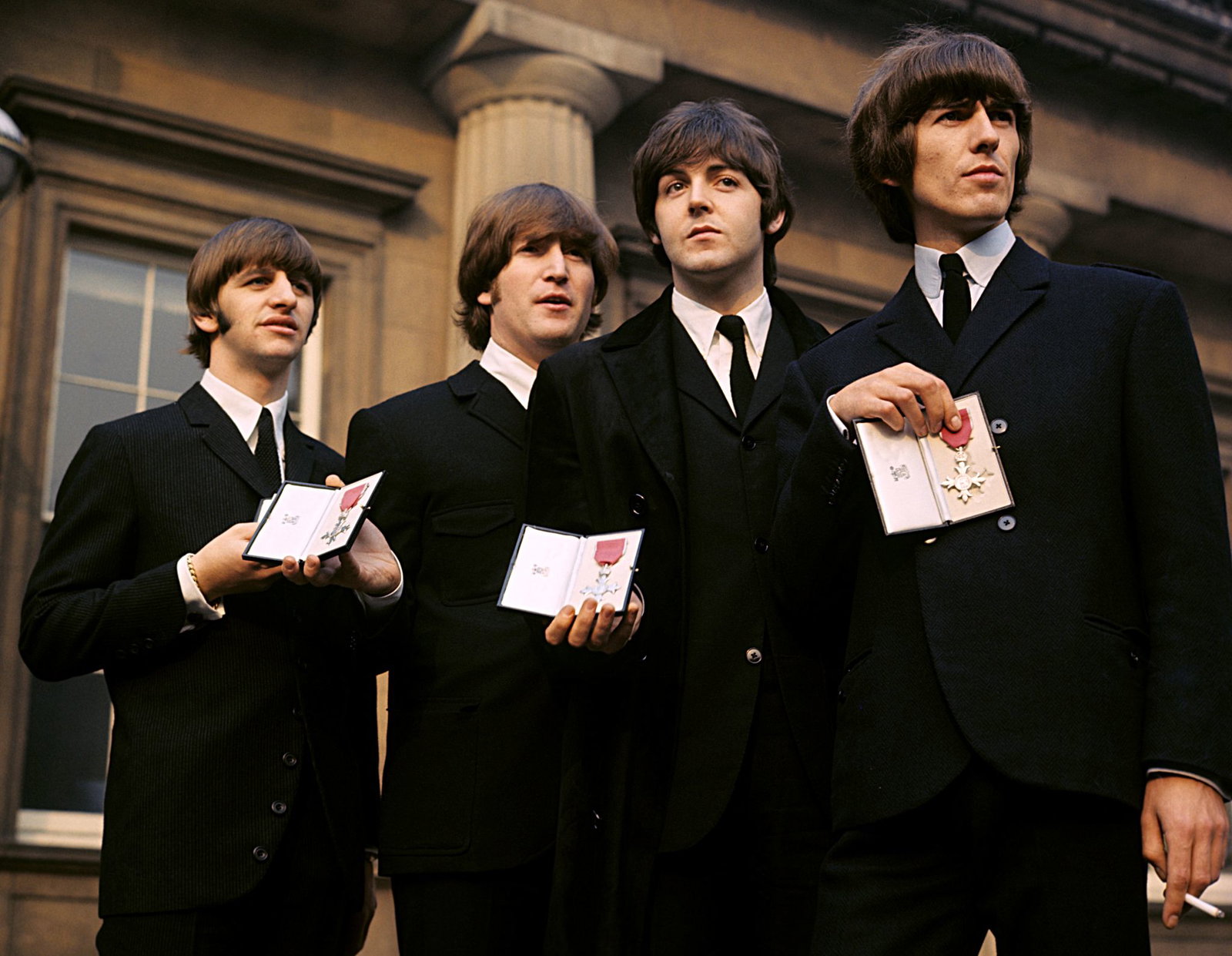 Während der Aufnahmen zu «Rubber Soul» erhielten die Beatles von Königin Elizabeth II. den MBE-Orden. (Archivbild)
