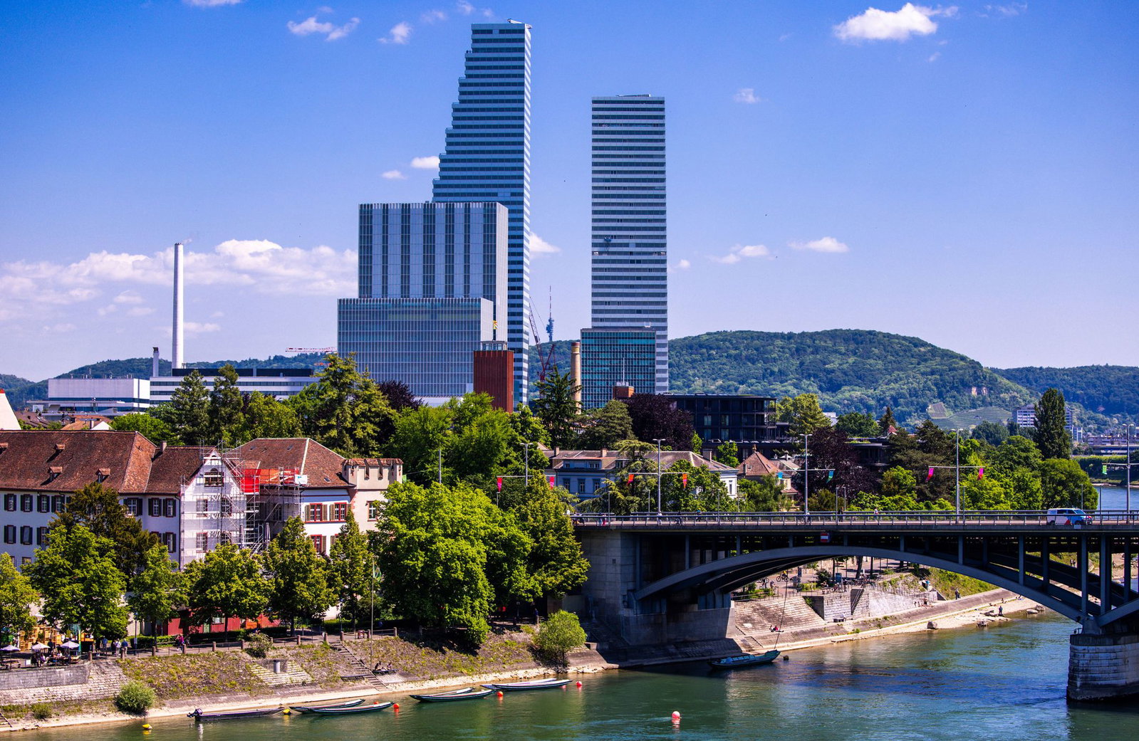 Konzernsitz von Roche in Basel: Das Unternehmen steigerte den Umsatz in den ersten drei Quartalen. (Archivbild)