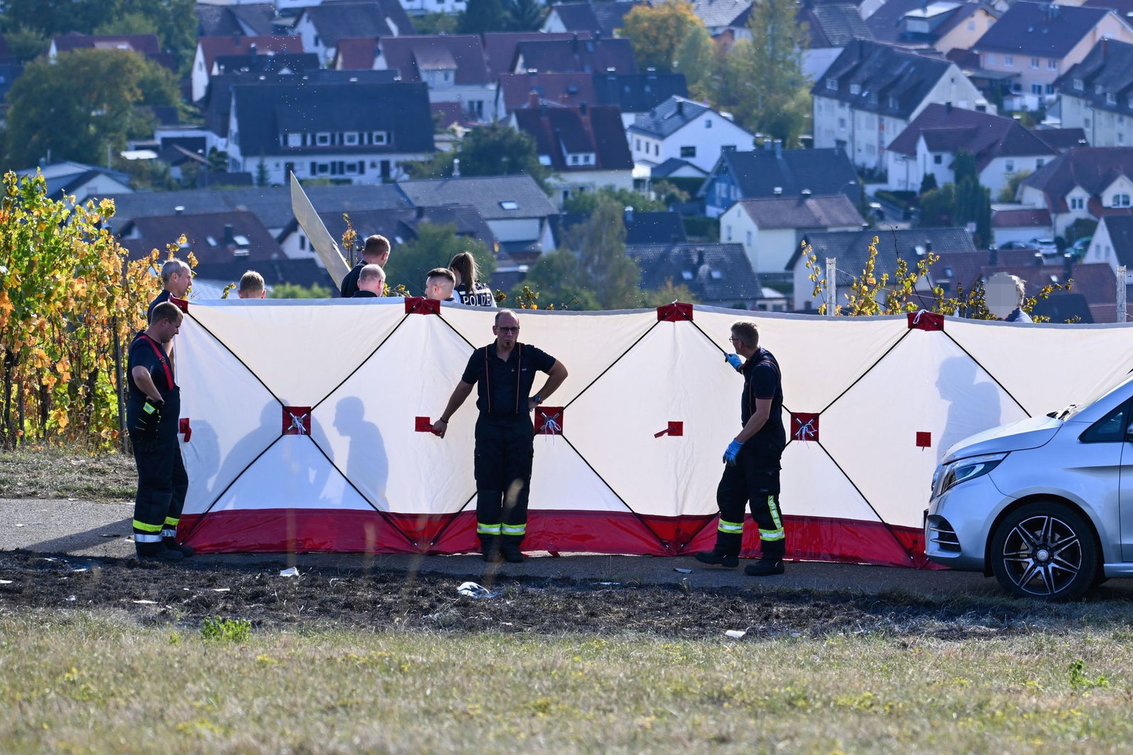 Noch ist vieles unklar nach dem Absturz eines Kleinflugzeuges.