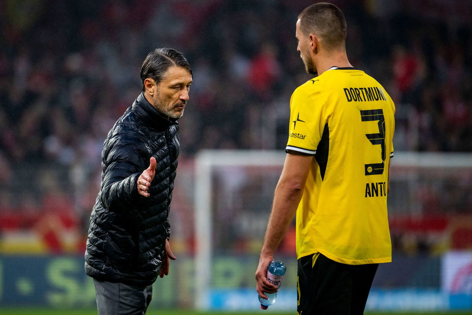 Mit der Leistung von Abwehrprofi Waldemar Anton konnte Niko Kovac in Berlin zufrieden sein. 