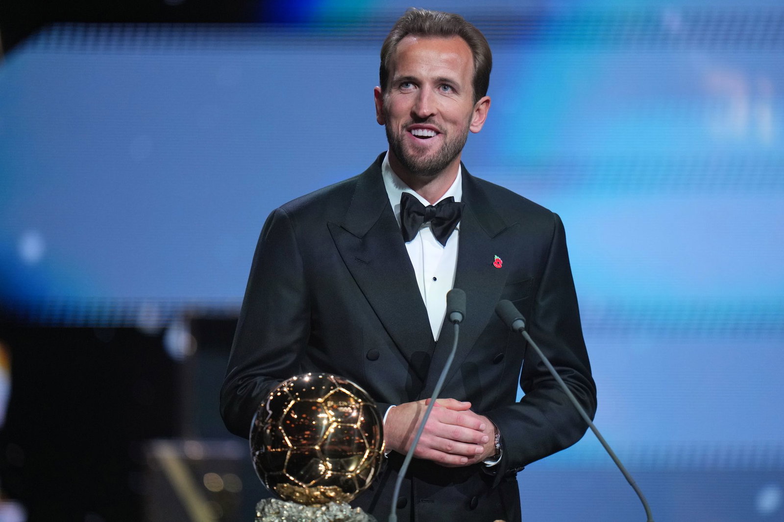 Harry Kane ist mit dem Ballon d'Or ausgezeichnet worden.