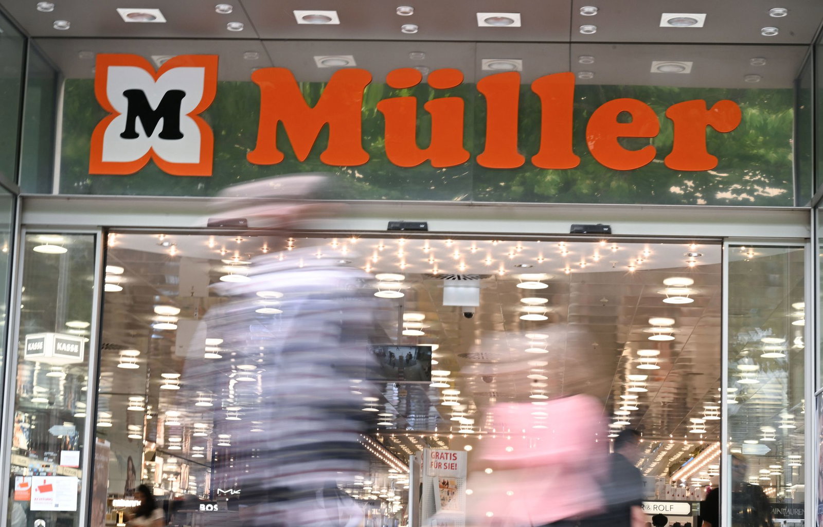Drogeriemarktkette Müller beschäftigt rund 35.500 Menschen. (Archivbild)