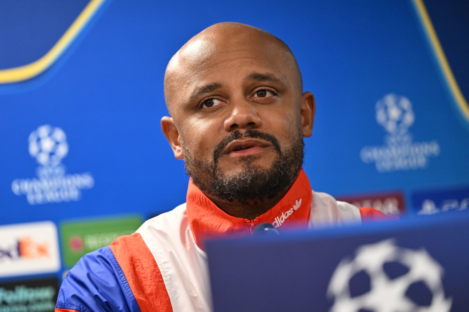 Trainer Kompany erklärt den Verzicht auf Neuer.