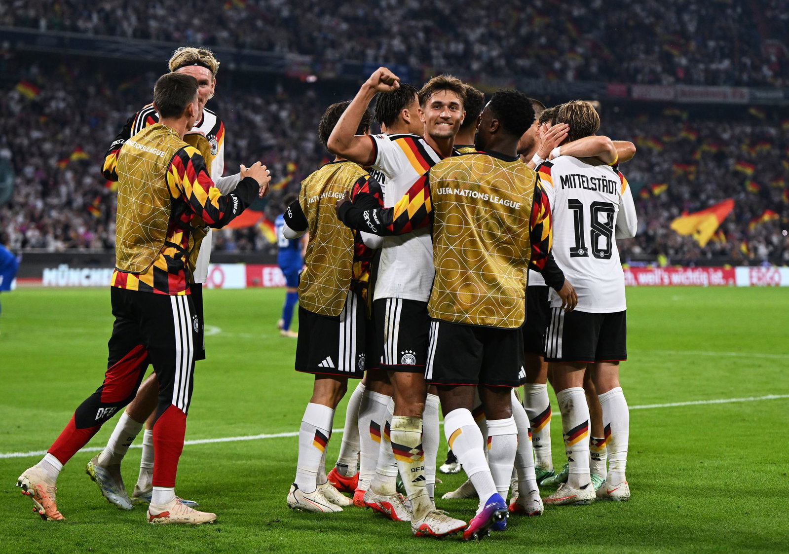 Gegen Serbien jubelt die DFB-Elf erstmals über einen Sieg unter Klopp. 