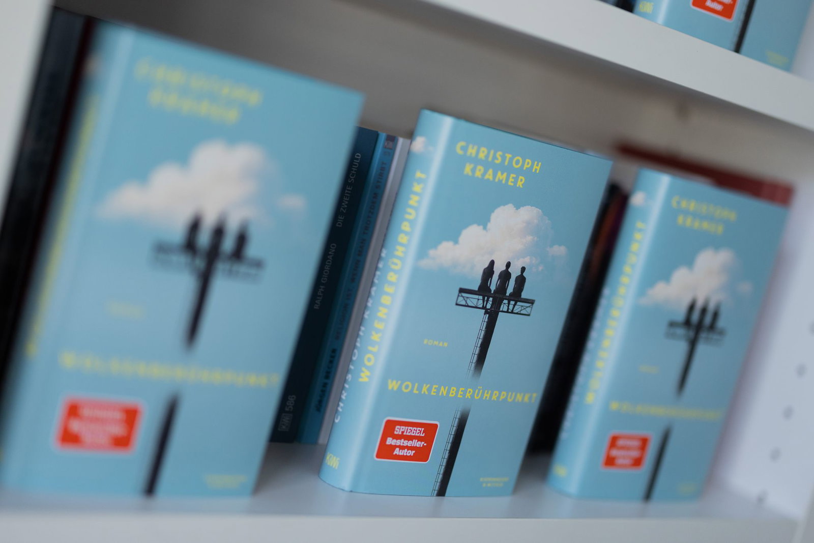 Das Cover seines neuen Buches liegt Kramer besonders am Herzen.