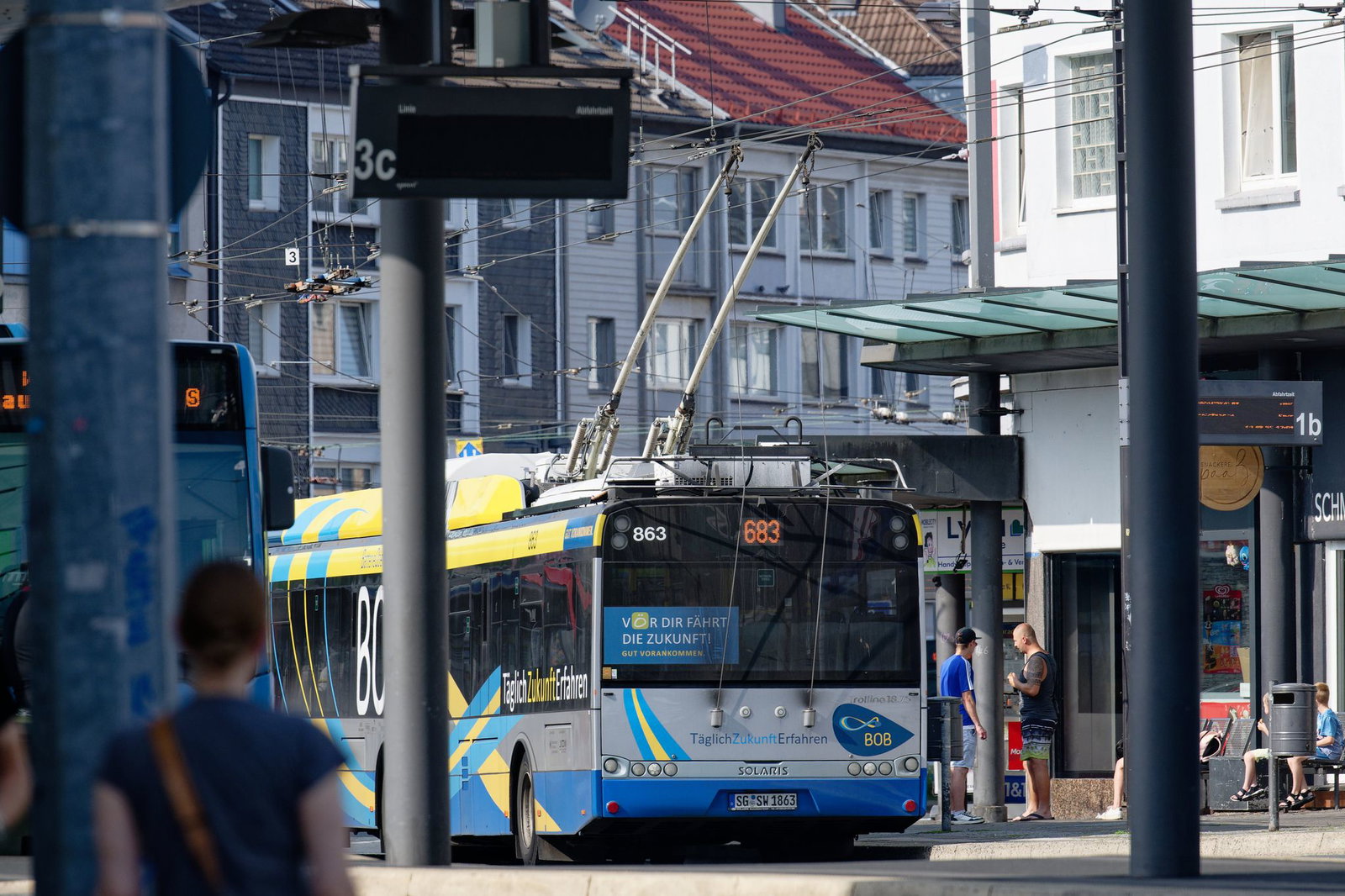 Ein O-Bus auf seiner Tour durch Solingen. (Archivbild)