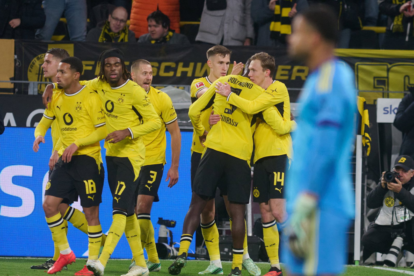 Wichtiger Heimsieg gegen Eintracht Frankfurt: Der BVB-Auftakt in eine wegweisende Woche ist gelungen. 