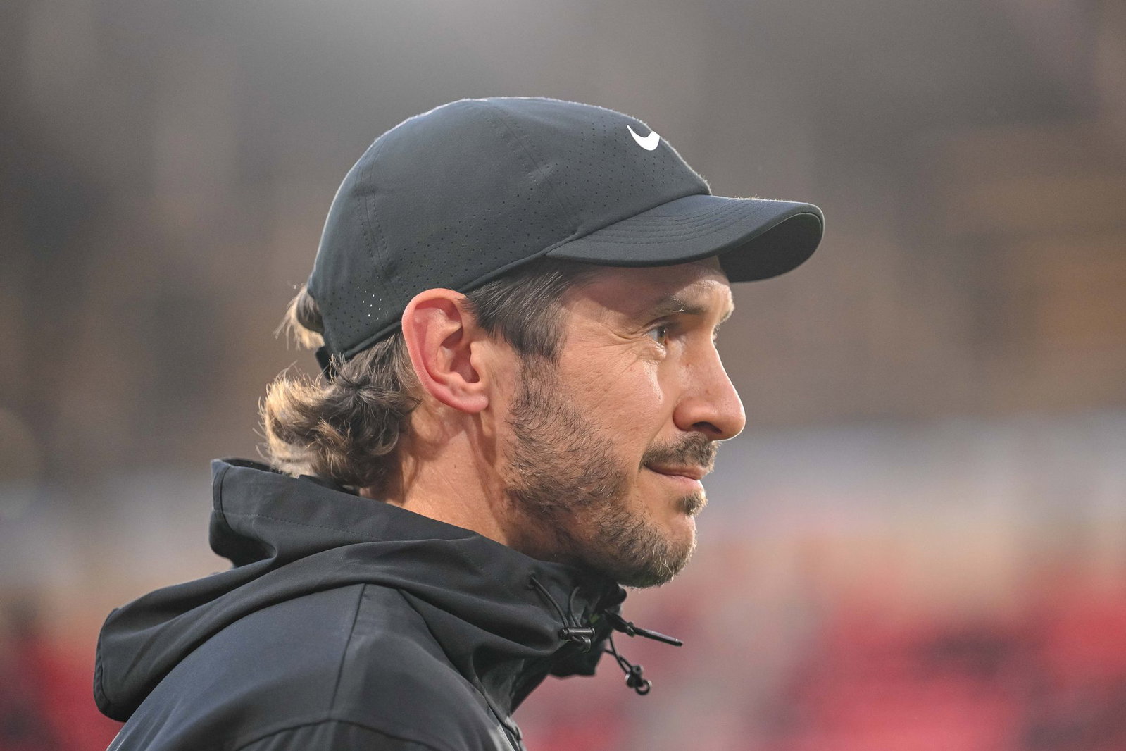 Voller Fokus auf die Pokal-Aufgabe: Freiburgs Trainer Julian Schuster.