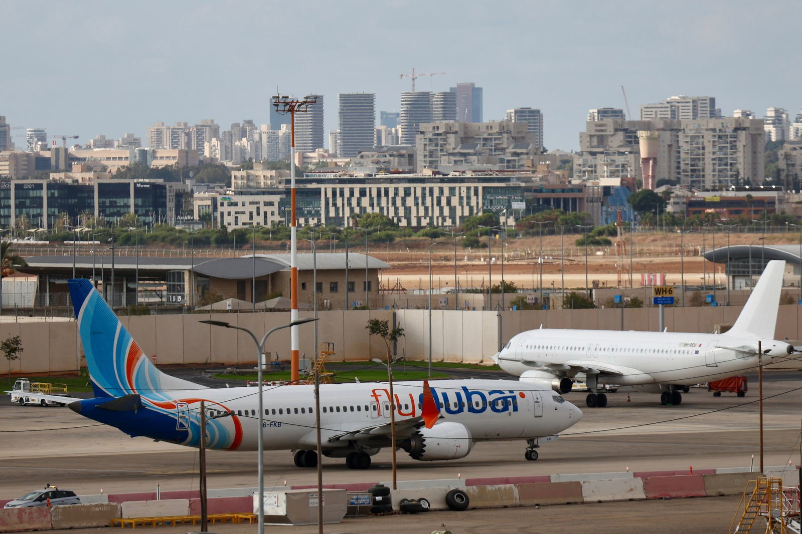 Nach dem Vorfall auf einem Flydubai-Flug nach Tel Aviv berichten US-Medien über brisante Informationen zu dem mutmaßlichen Angreifer. (Archivbild)