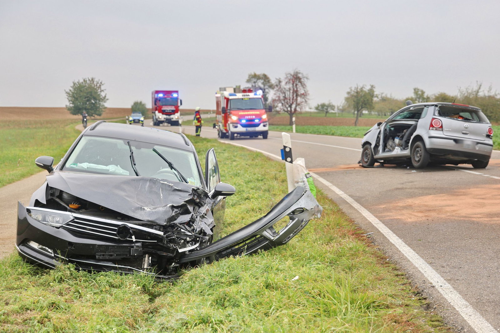 Drei Menschen müssen nach dem Unfall ins Krankenhaus.