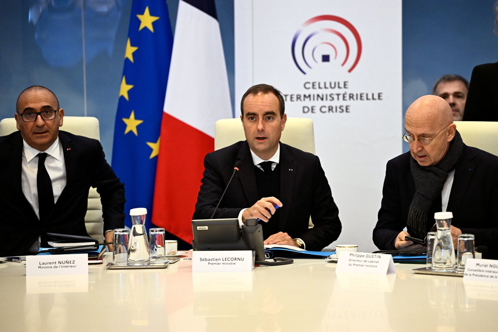Premier Lecornu und Innenminister Nuñez haben ein konsequentes Durchgreifen gegen Randalierer angekündigt.