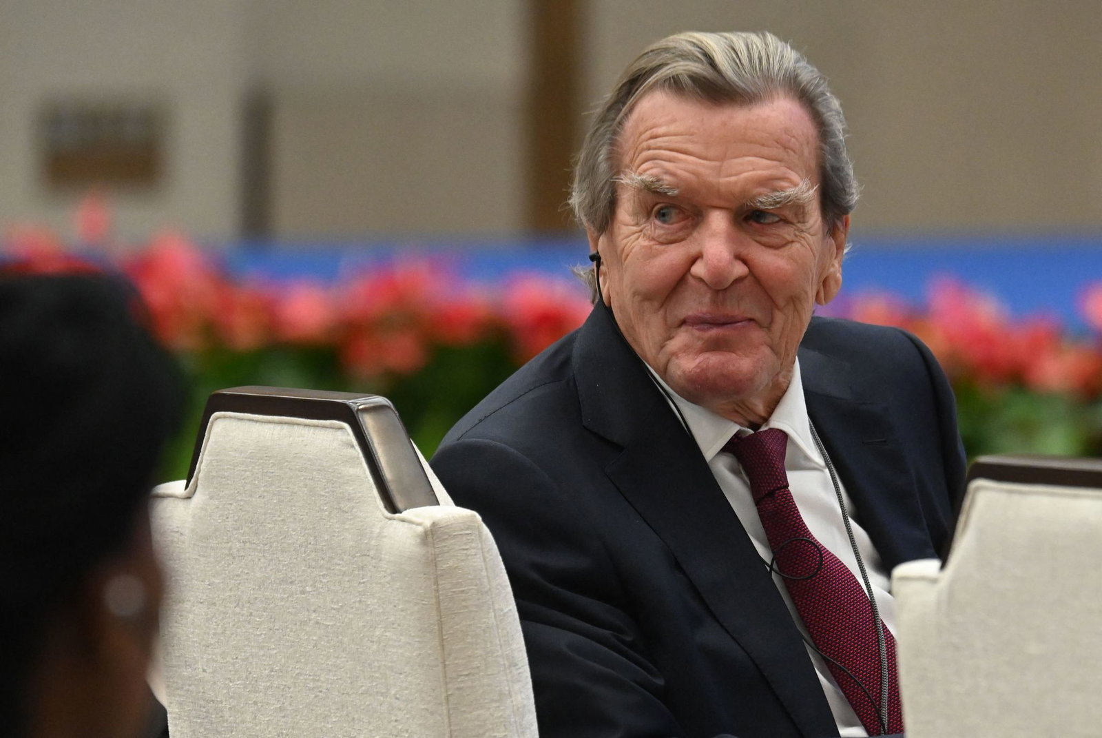 Alt-Bundeskanzler Schröder saß bei der Veranstaltung in der ersten Reihe.  