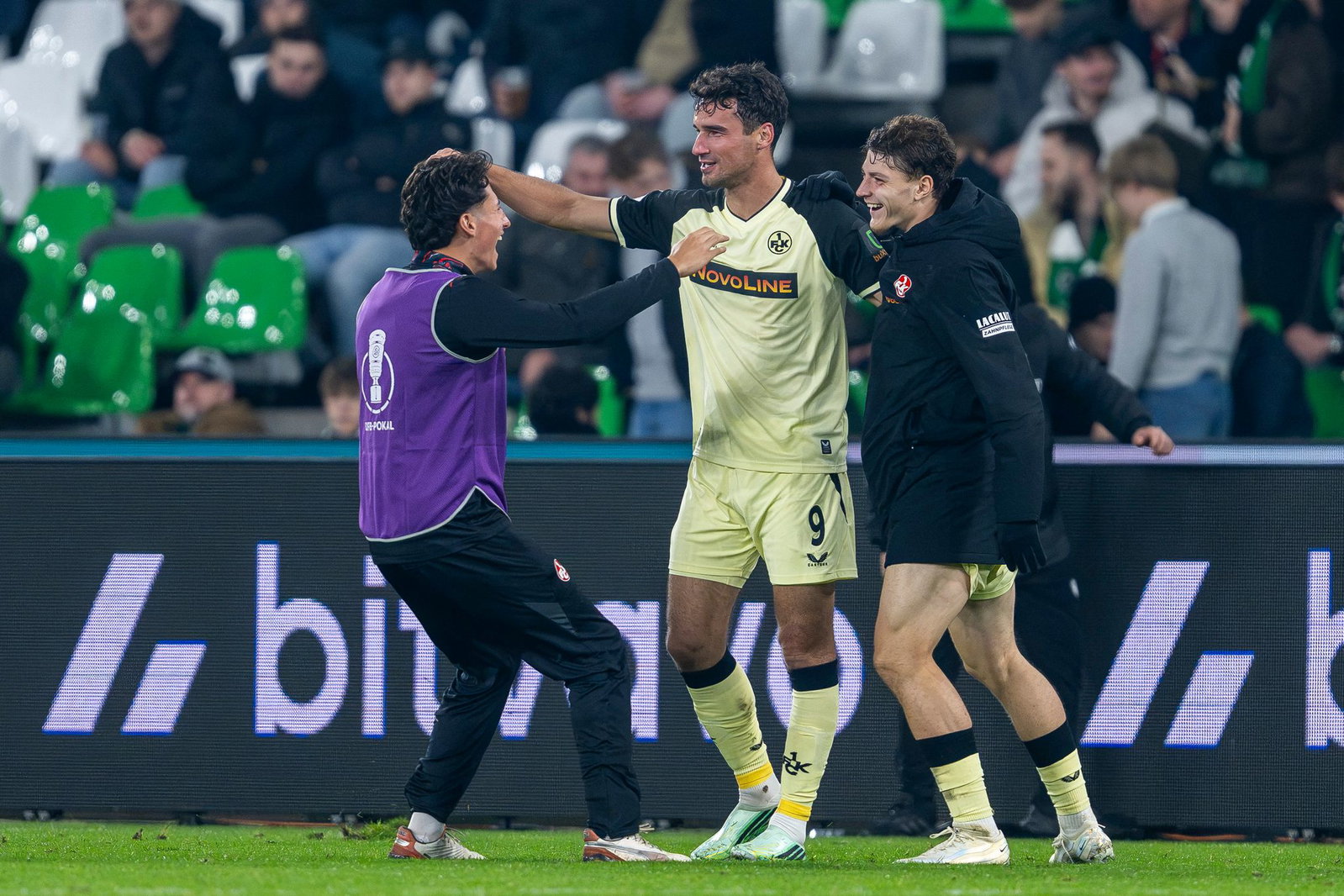 Comeback nach neun Monaten: Der lange verletzte Ivan Prtajin vom 1. FC Kaiserslautern (M) köpfte kurz nach seiner Einwechselung das Tor zum 2:0 in Hannover.