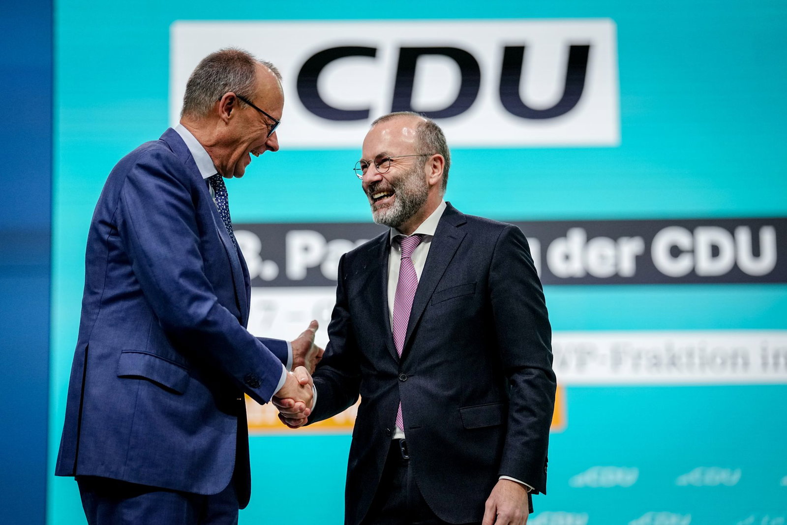 Auch CSU-Politiker Manfred Weber - hier mit CDU-Chef Friedrich Merz - befeuert vor einer CDU-Präsidiumsklausur die Debatte um den Kurs zur AfD. (Archivfoto)