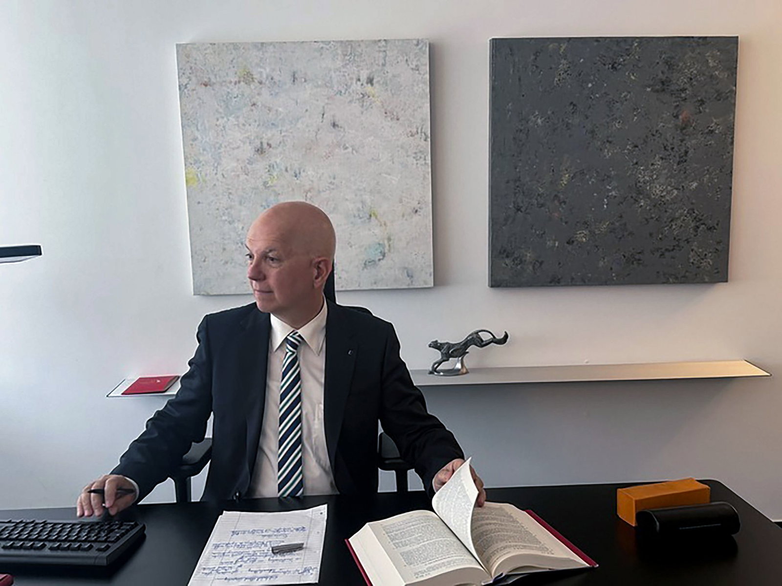 Der Landesbeauftragte für Datenschutz Dieter Kugelmann präsentiert «Best of Datenschutz – Spannende Datenschutzfälle aus 2025 und 2026». (Archivbild) 