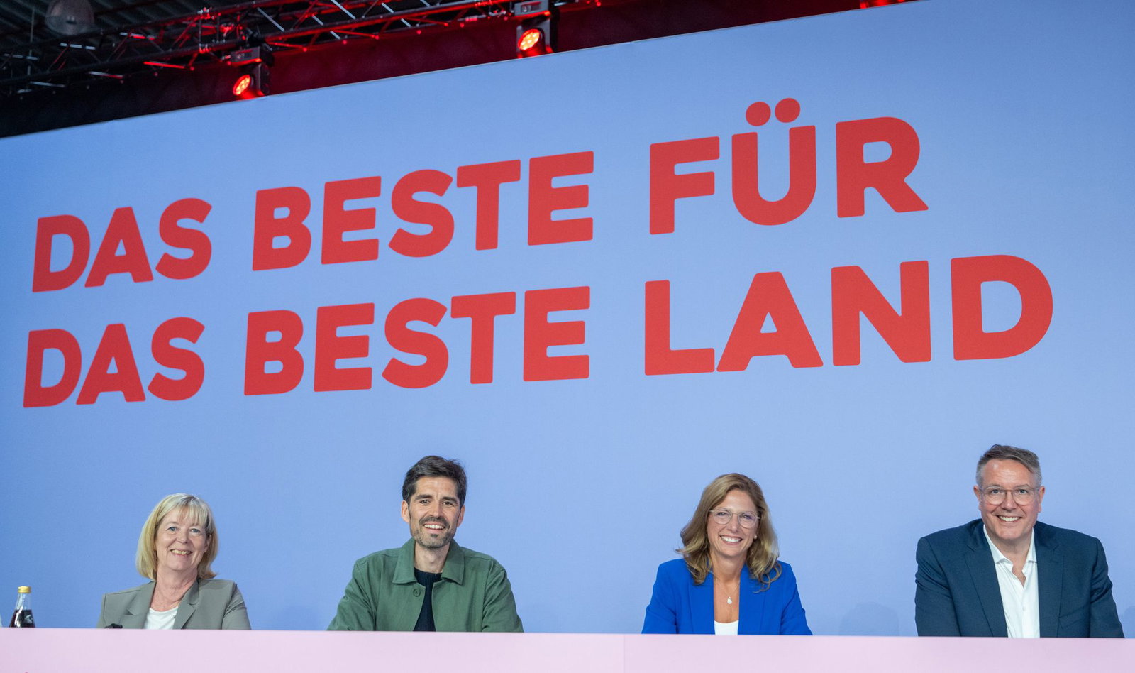 Sven Teuber (2. von links) wird bei der Neuaufstellung der SPD in RLP immer wieder genannt. (Archivbild) 