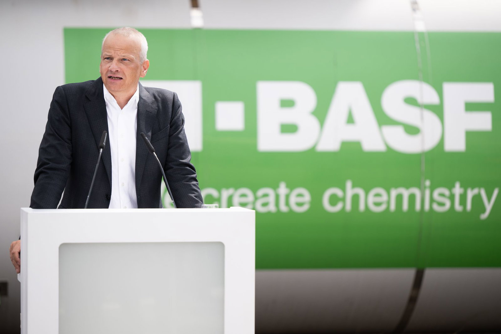 Der BASF-Vorstand hebt die Prognose für das Gesamtjahr an. (Archivbild)