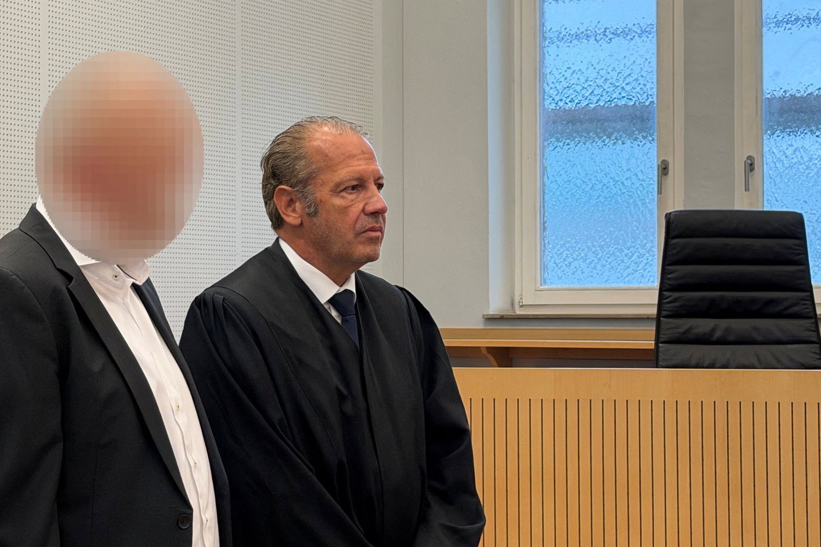Statt rechtssicherer Vererbung Anklage gegen Notar - vor dem Landgericht Limburg hat ein Strafprozess gegen einen Juristen wegen mutmaßlicher Erbschleicherei begonnen.