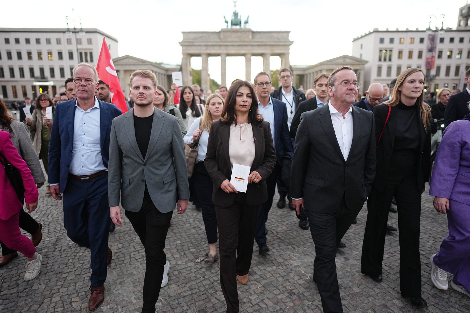 Die SPD-Bundestagsfraktion versammelte sich zum Protestmarsch in Berlin. 