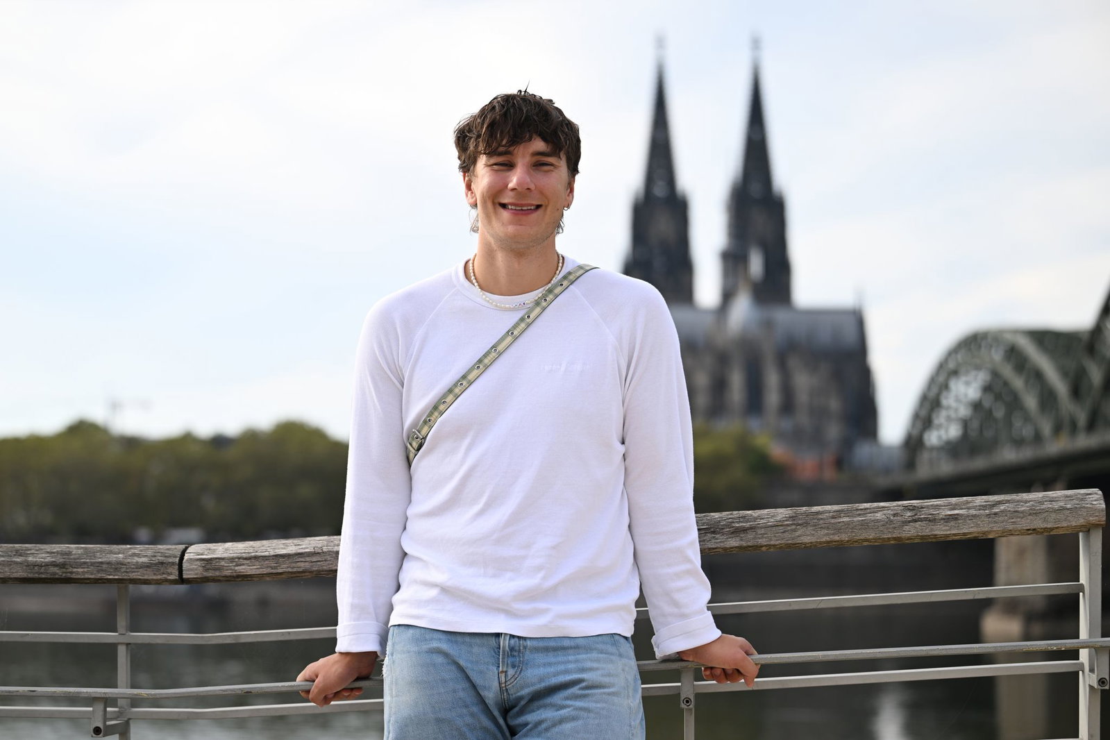 DJ Bunt. vor dem Kölner Dom.