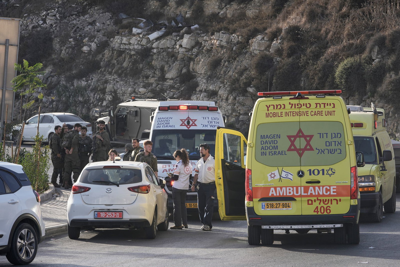 Nach einem Angriff im Westjordanland bereitet Israel eine mögliche Abriegelung des Palästinensergebietes vor.