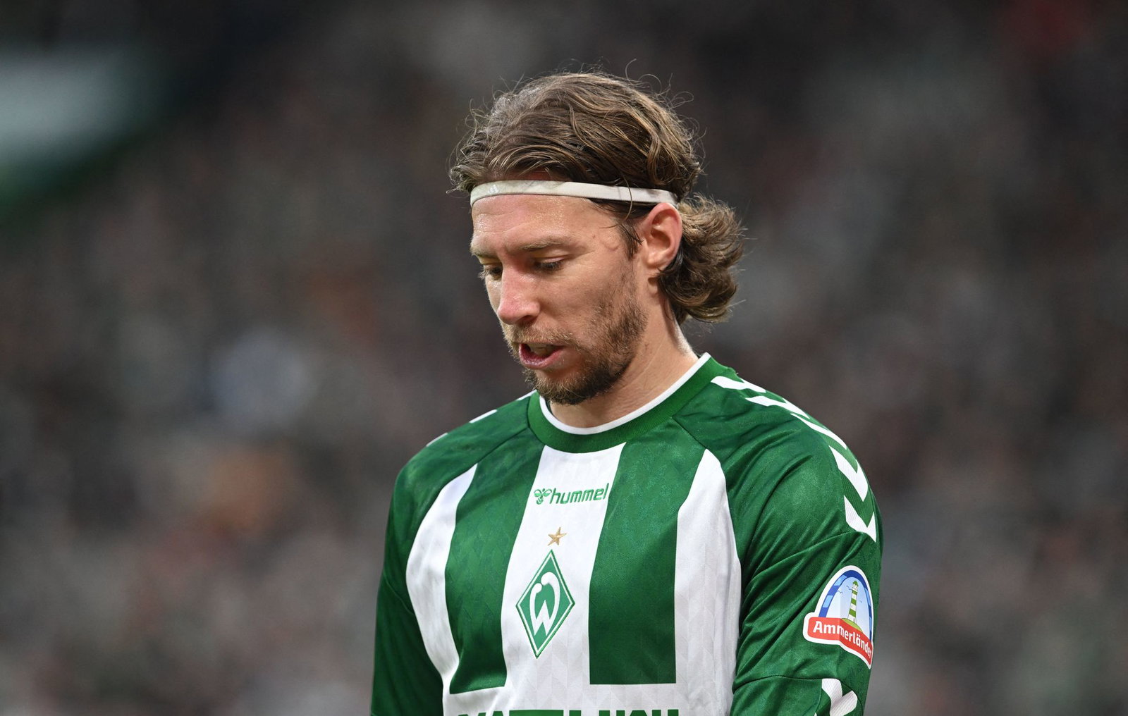 Werder Bremens Mitchell Weiser musste früh ausgewechselt werden.