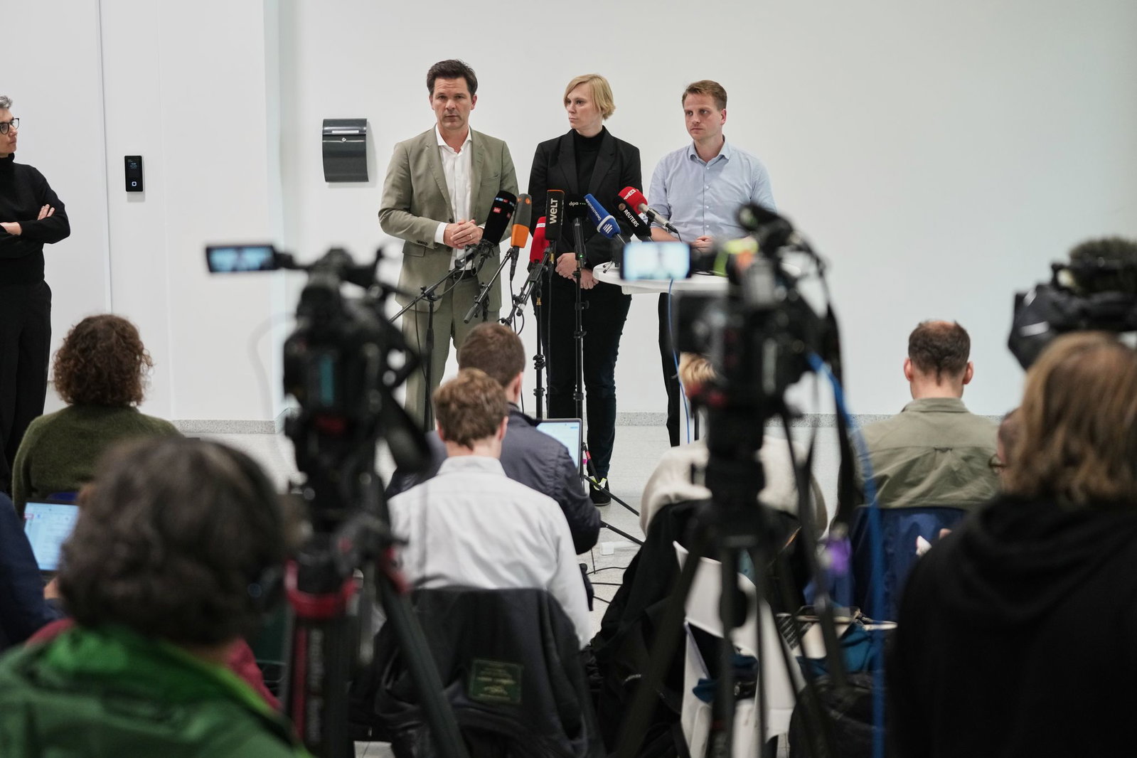Vertreter von SPD, Linken und Grünen in Berlin beraten über die Chancen einer Regierungsbildung. 