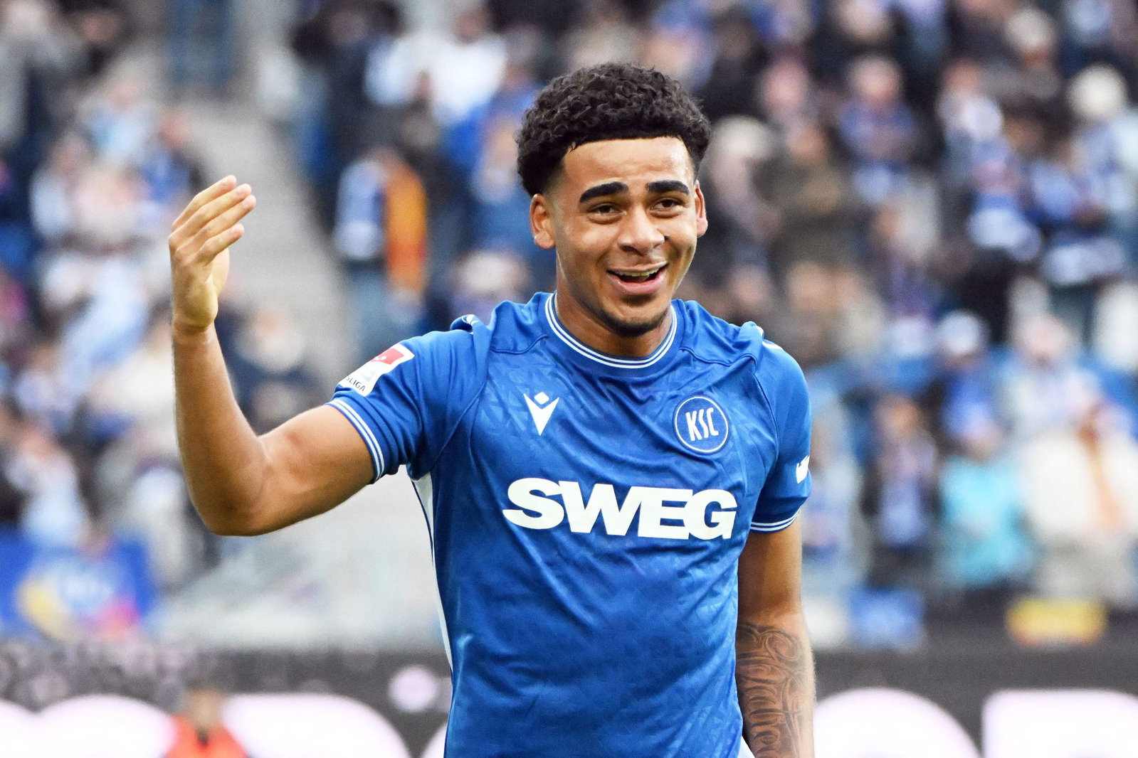So sieht Erleichterung aus: Kevin Wiethaup feiert mit dem KSC einen deutlichen Sieg.