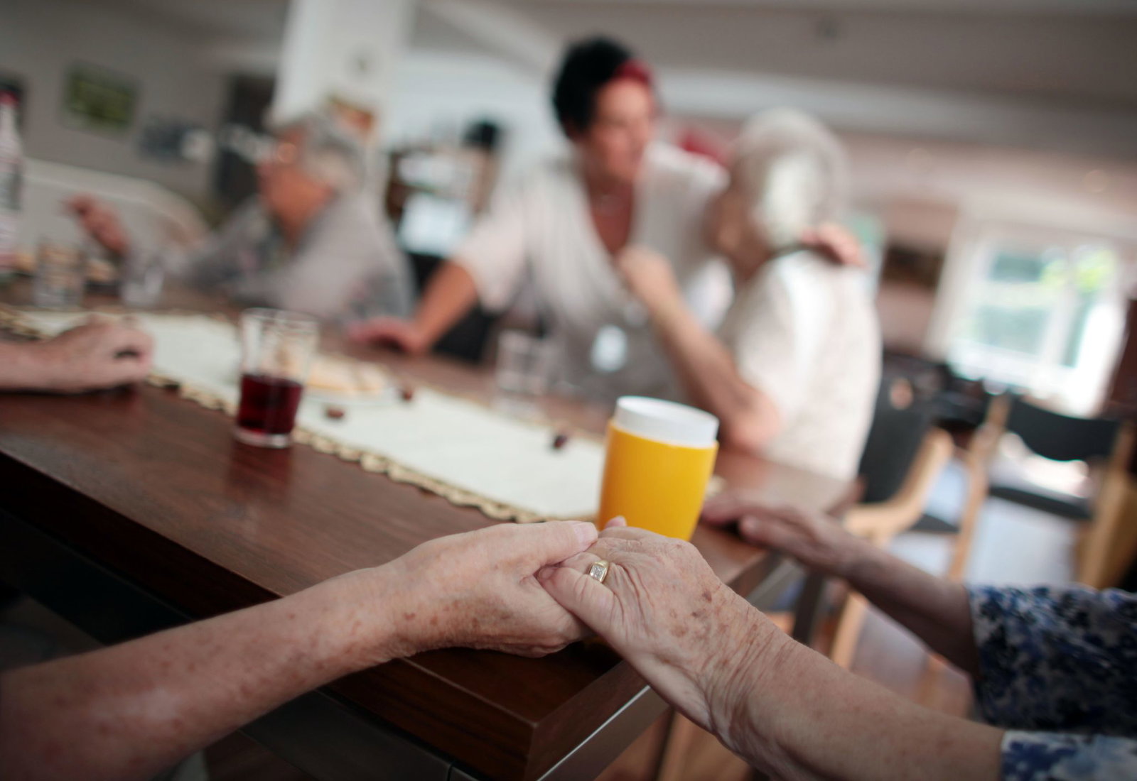 Mehr als 3.000 Euro zahlen Pflegeheimbewohner im Schnitt im ersten Jahr der Heimunterbringung. 