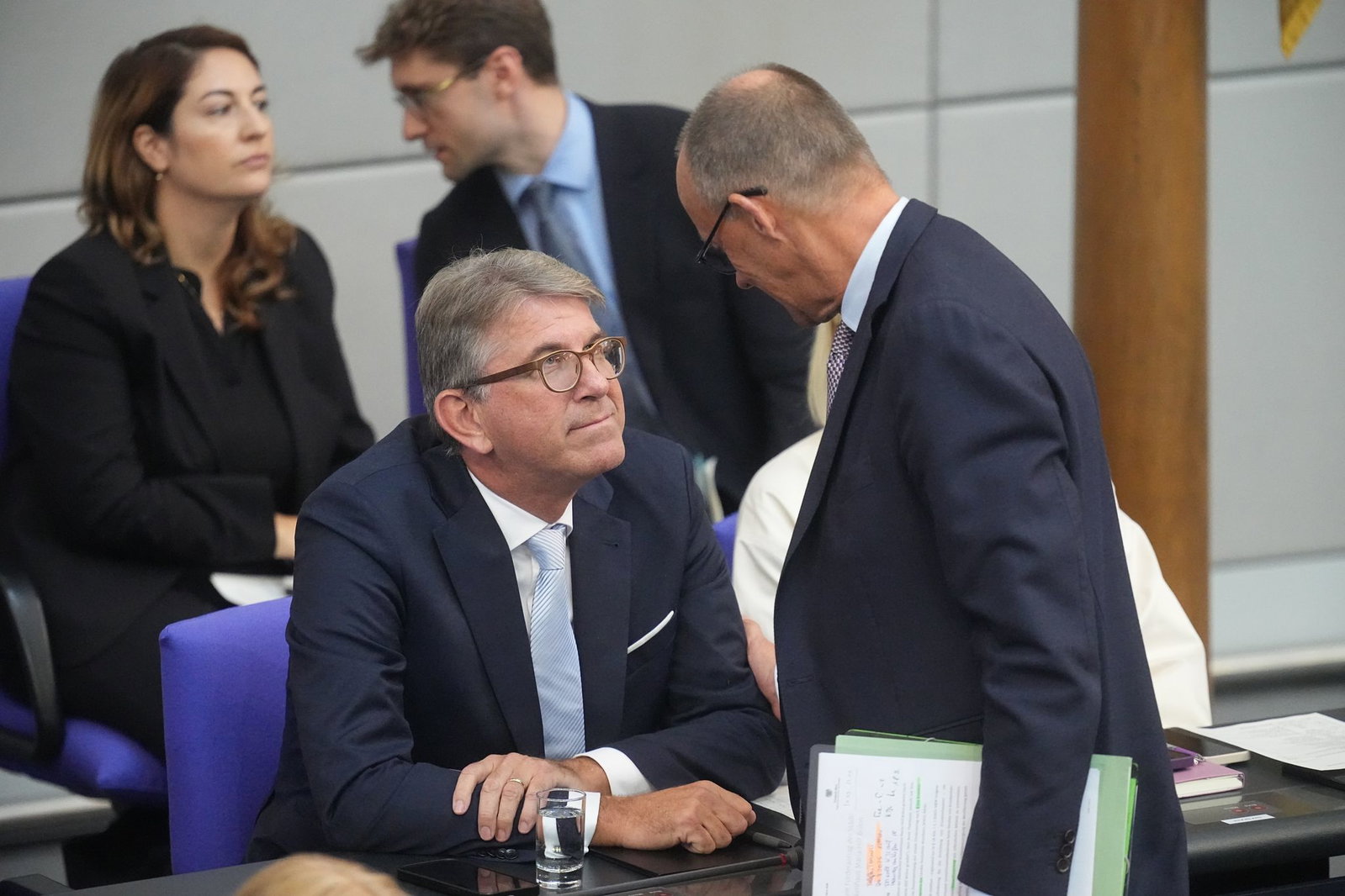 Kulturstaatsminister Wolfram Weimer, hier mit Kanzler Friedrich Merz (CDU), warnt vor Rot-Grün-Rot in Berlin. (Archivbild)