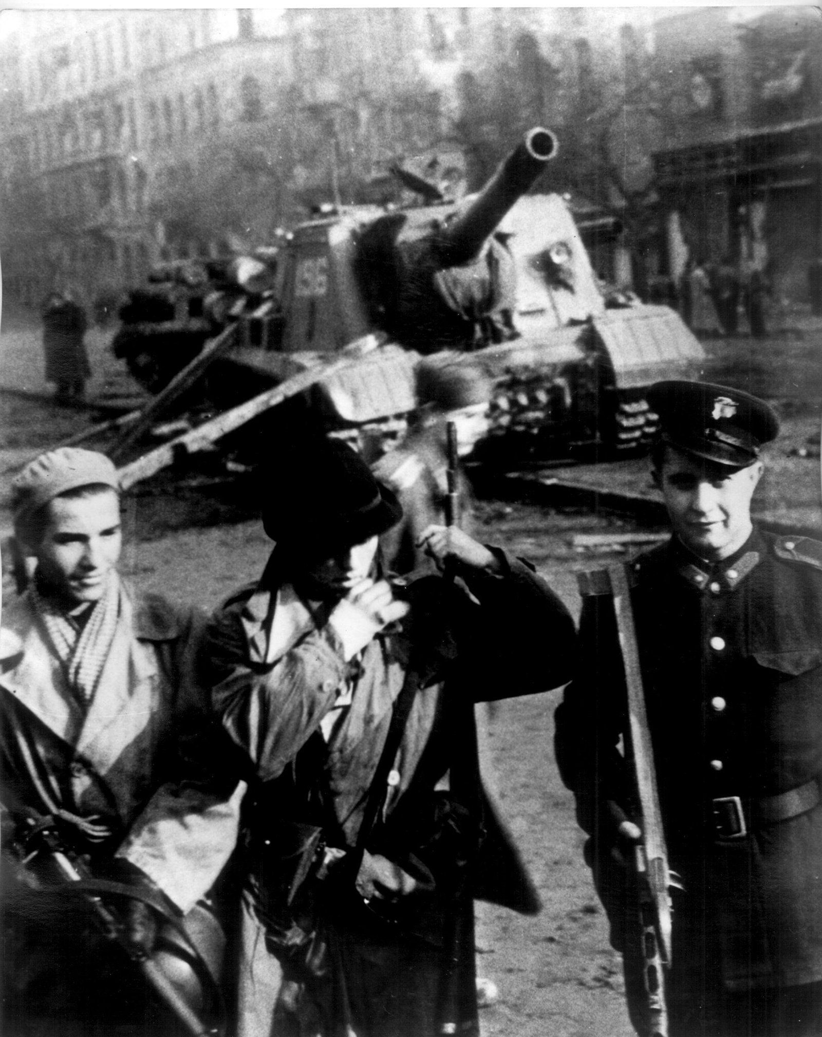 Am Ende waren die ungarischen Freiheitskämpfer der militärischen Übermacht der Sowjetunion unterlegen. (Archivbild)