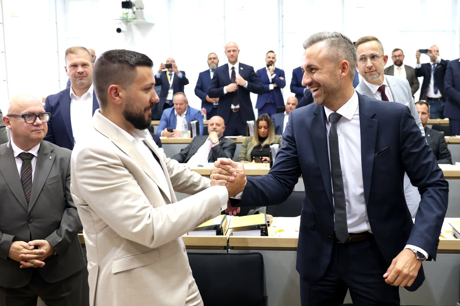 Mit der Wahl von AfD-Politiker Tobias Rausch (links) zum Landtagspräsidenten wird auch über eine mögliche Mehrheit für Ulrich Siegmund (AfD) als Ministerpräsident diskutiert. 