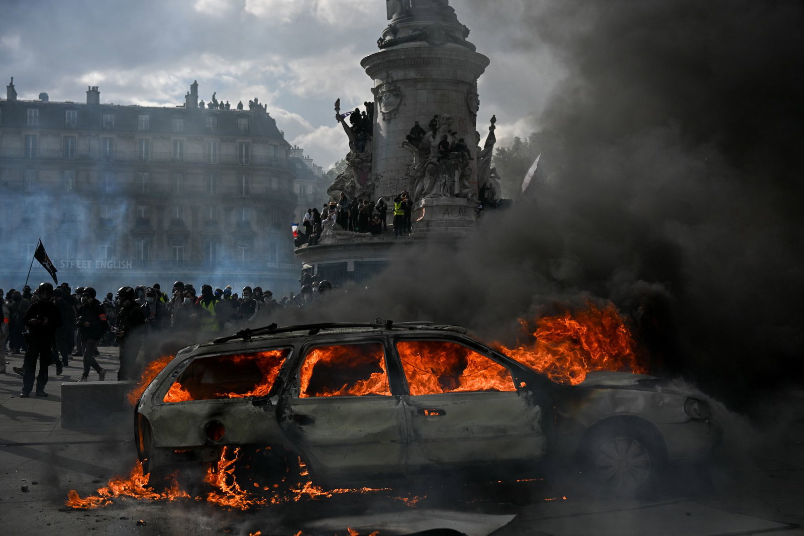 Auch in der Hauptstadt Paris kam es am Rande der Proteste zu Zusammenstößen und Gewalttaten. 