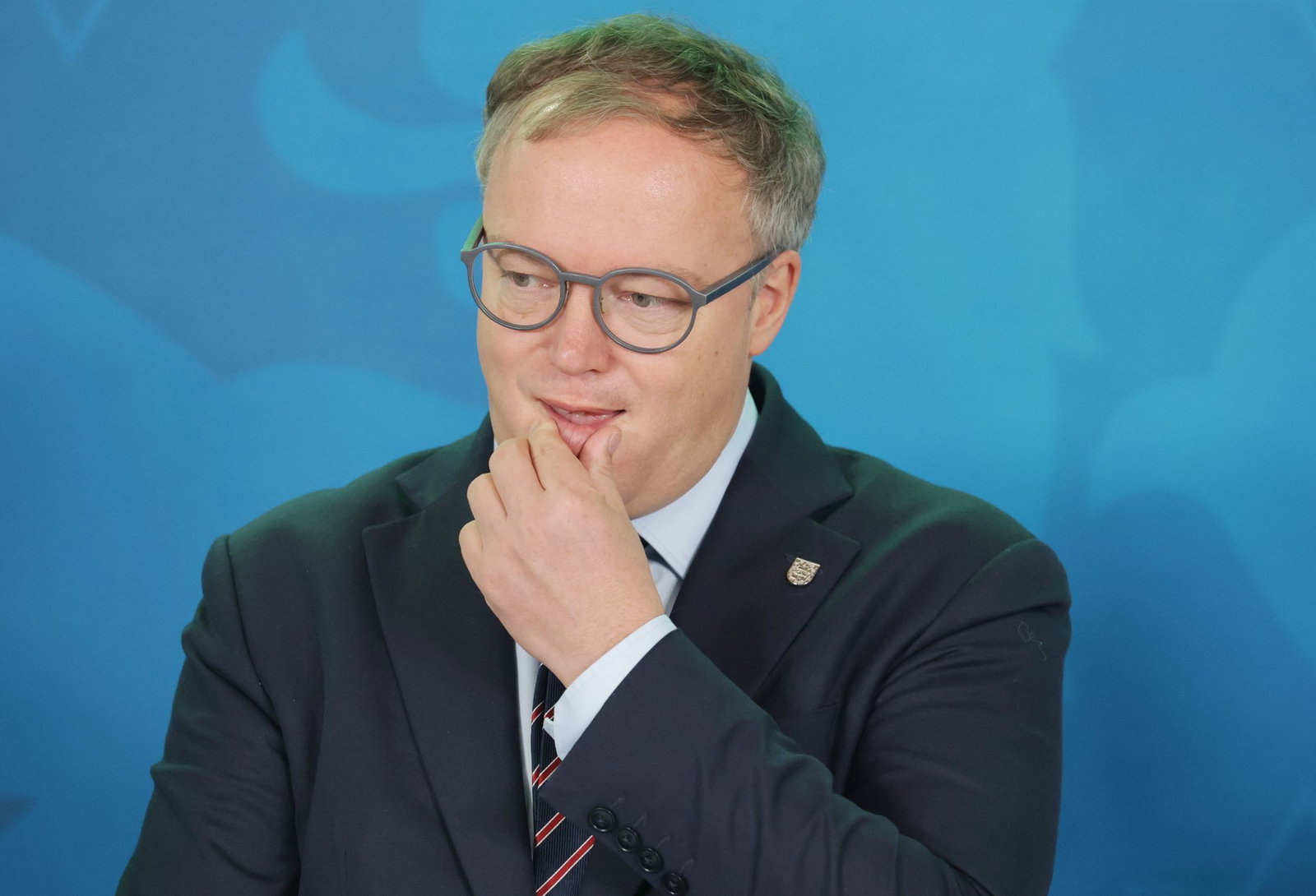 Thüringens Ministerpräsident Mario Voigt (CDU) will nicht länger mit juristischen Schritten um seine Doktorarbeit kämpfen. (Archivbild)