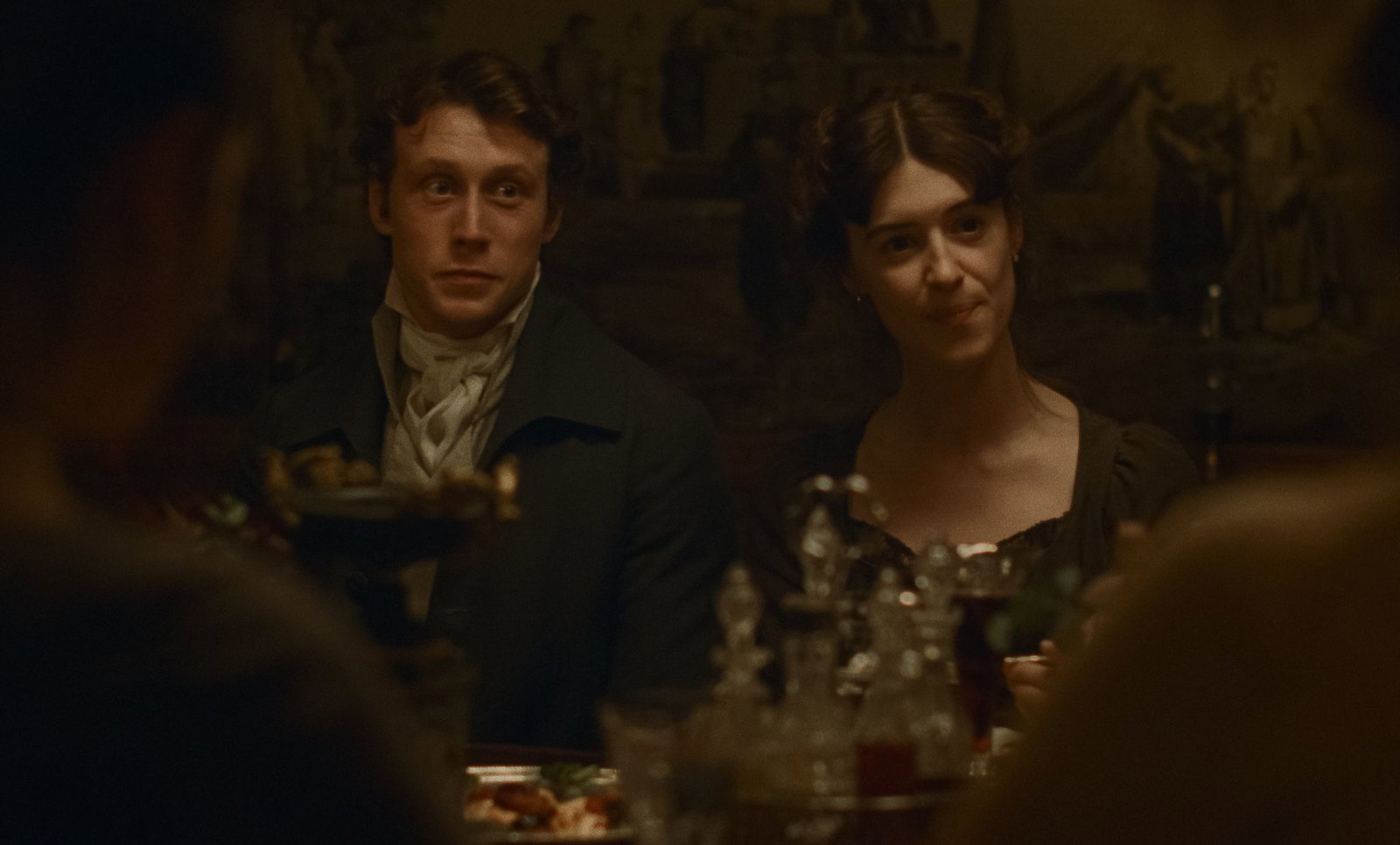 George MacKay (l) und Daisy Edgar-Jones müssen in der Neuverfilmung von «Sinn und Sinnlichkeit» mit den Tücken der Liebe kämpfen. (Handout) 