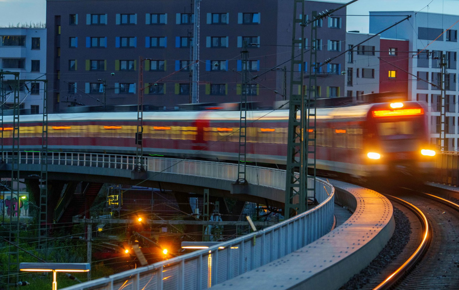 Weiterhin kommen viele S-Bahnen zu spät an ihrem Ziel an. (Archivbild)
