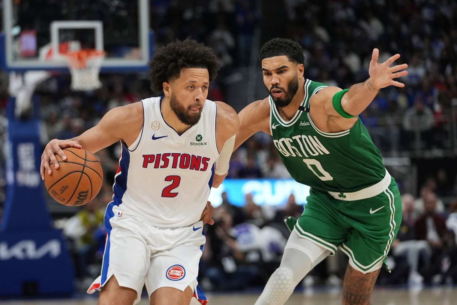 Cade Cunningham (l) führte die Pistons zu einem Comeback-Sieg gegen Boston.