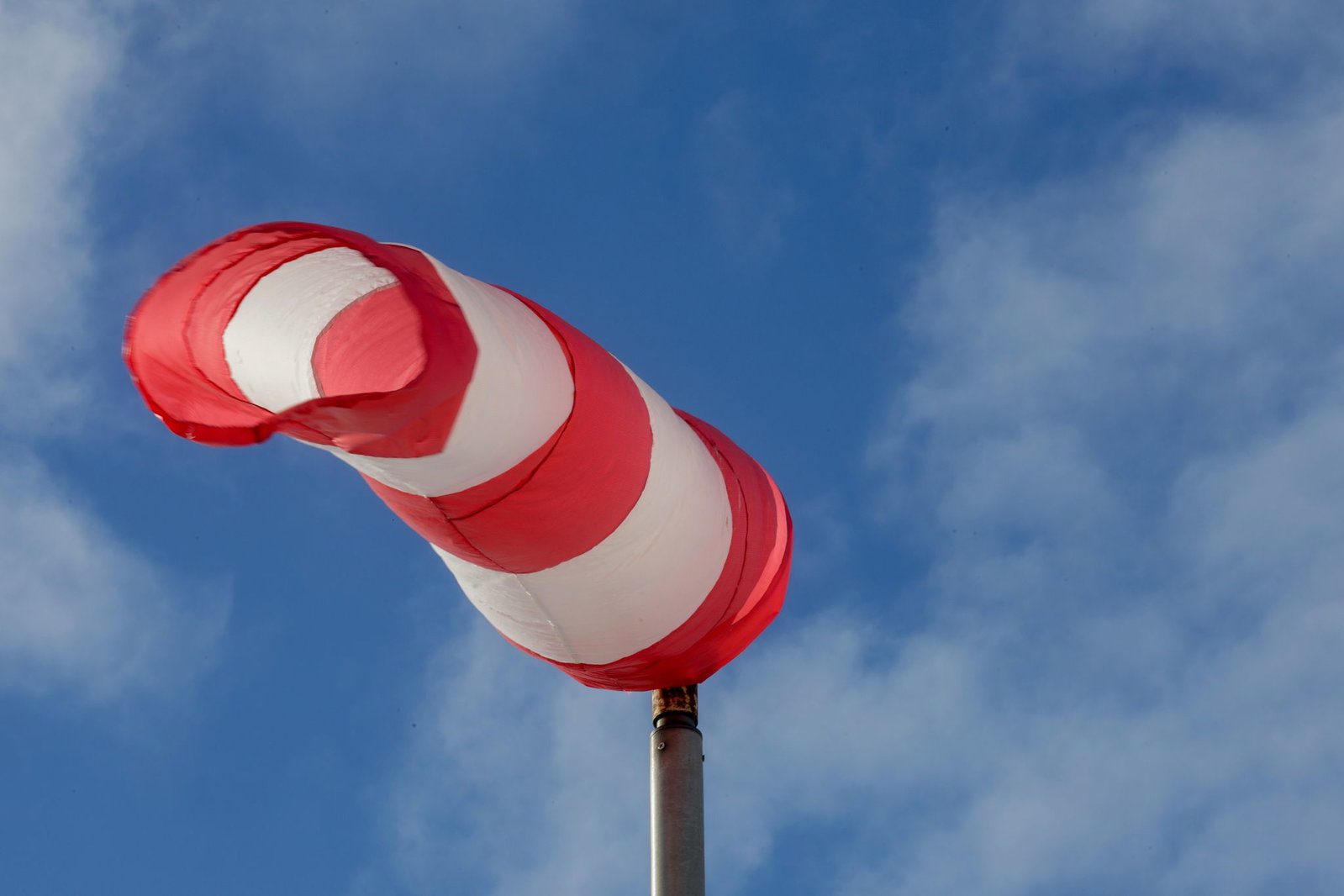 Der Wind bläst kräftig in ganz Deutschland - auch im Südwesten. (Symbolbild)