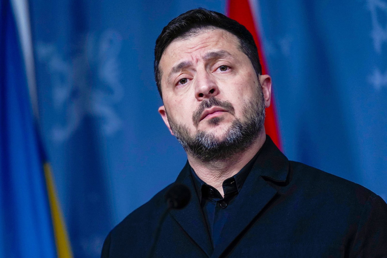 Der ukrainische Präsident Wolodymyr Selenskyj hat den USA für die Wiederherstellung der Starlink-Verbindung gedankt und fordert nun erneut die Lieferung bereits zugesagter Flugabwehrraketen. (Archivbild)