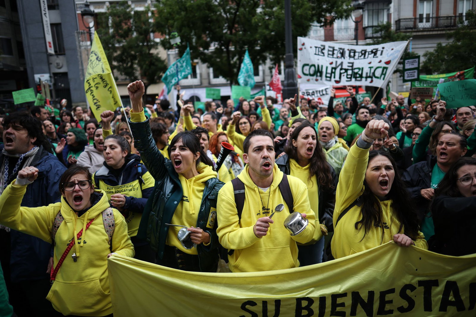 Regionalpräsidentin Ayuso macht Spaniens Regierungschef Sánchez für die Proteste mitverantwortlich.